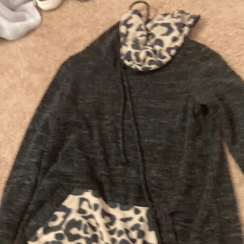 Black and leopard print sweater size medium